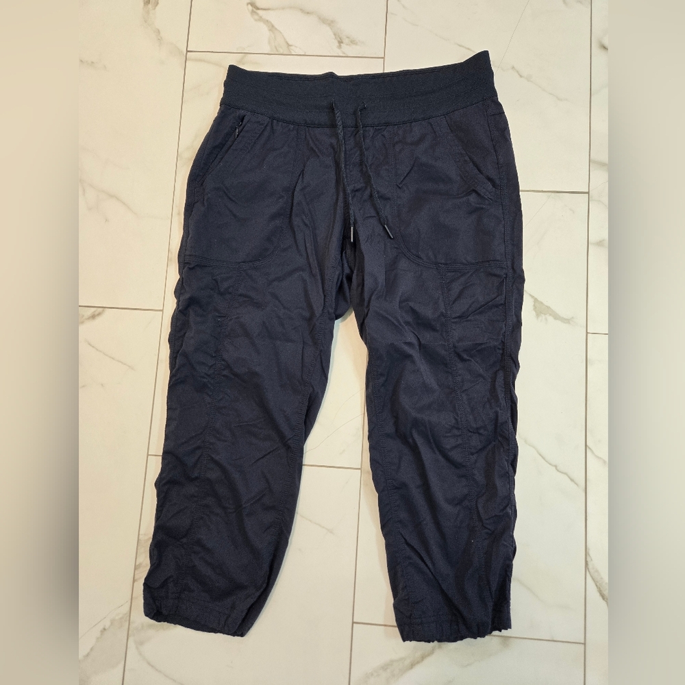 The North Face Women's Navy Performance Hiking Capris Drawstring Jogger Size M